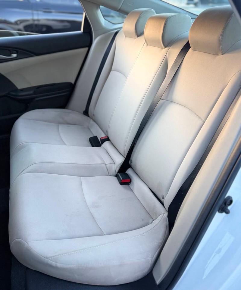 Honda Civic Sedan Vehicle Full-screen Gallery Image 15