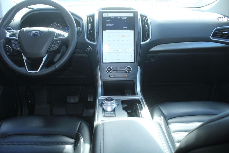 Ford Edge Vehicle Full-screen Gallery Image 10