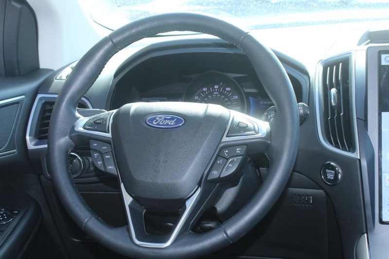 Ford Edge Vehicle Full-screen Gallery Image 11