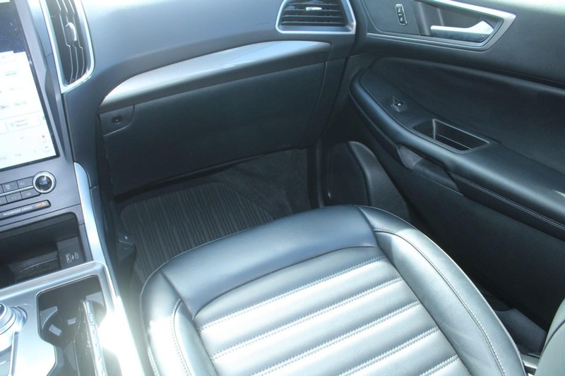 Ford Edge Vehicle Full-screen Gallery Image 13