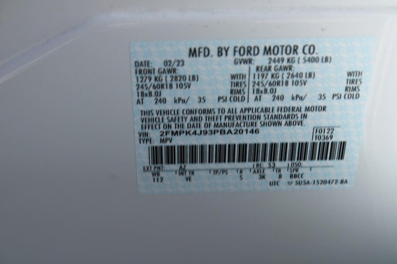 Ford Edge Vehicle Full-screen Gallery Image 16