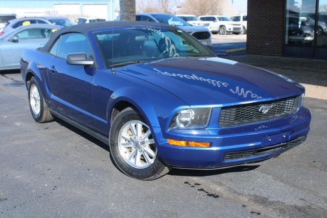 Used 2006 Ford Mustang Deluxe with VIN 1ZVFT84N465199293 for sale in Jerseyville, IL