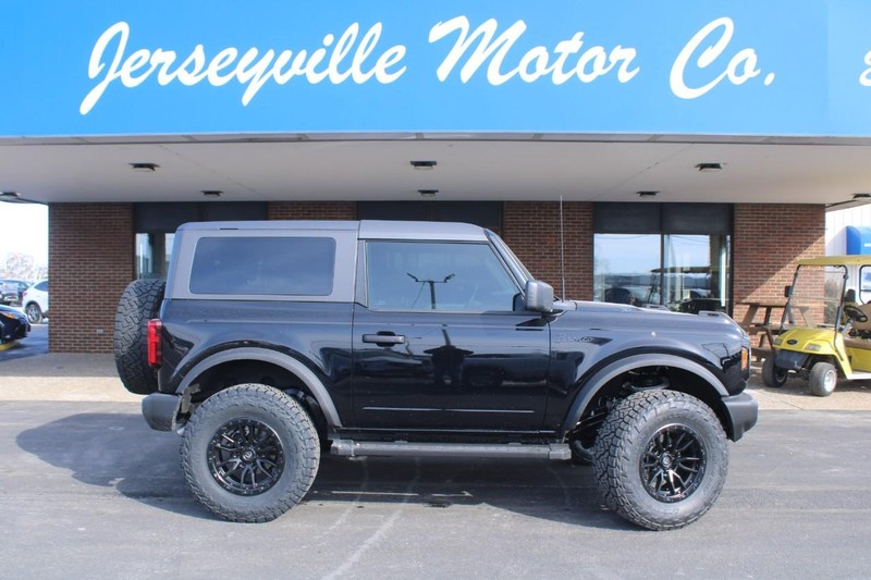 Ford Bronco Vehicle Full-screen Gallery Image 01