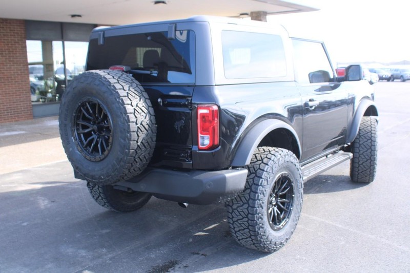 Ford Bronco Vehicle Full-screen Gallery Image 03