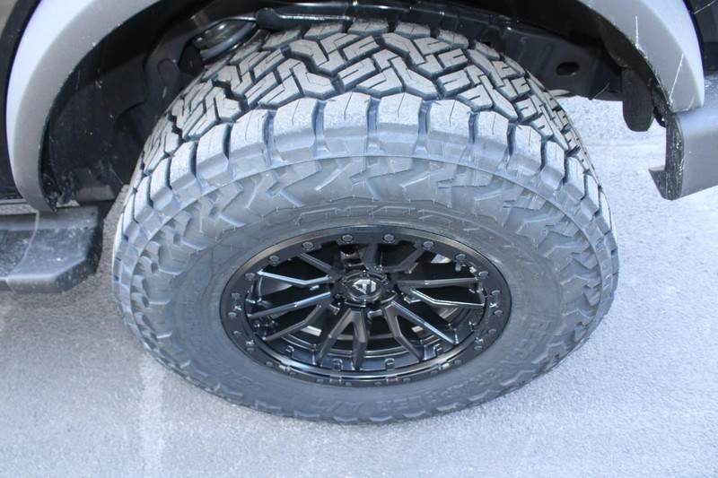 Ford Bronco Vehicle Full-screen Gallery Image 07