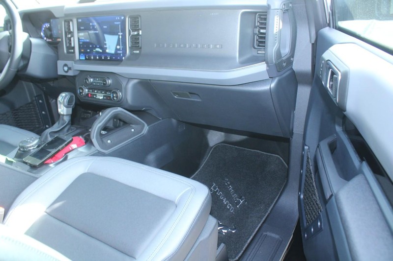 Ford Bronco Vehicle Full-screen Gallery Image 10