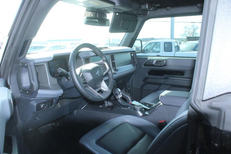 Ford Bronco Vehicle Full-screen Gallery Image 11