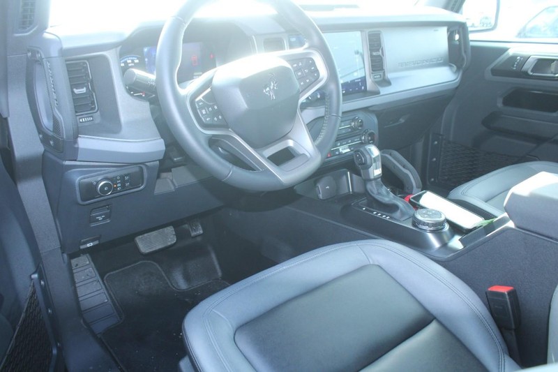 Ford Bronco Vehicle Full-screen Gallery Image 12