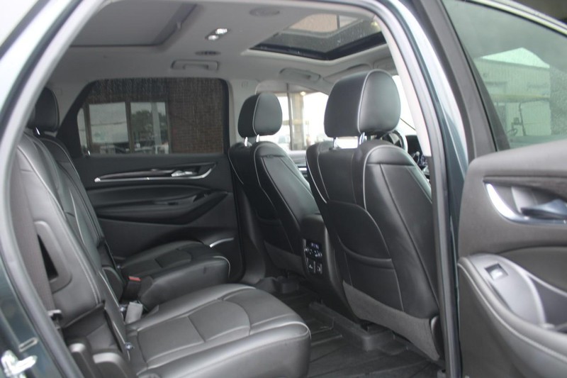 Buick Enclave Vehicle Full-screen Gallery Image 09