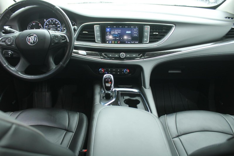 Buick Enclave Vehicle Full-screen Gallery Image 10