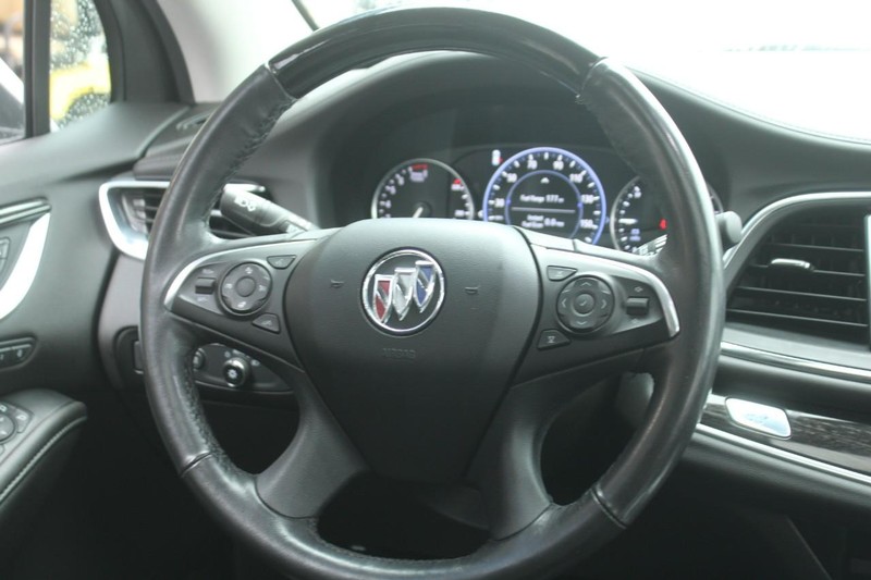 Buick Enclave Vehicle Full-screen Gallery Image 11