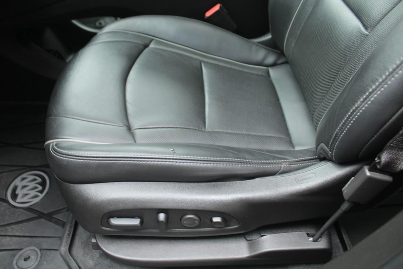 Buick Enclave Vehicle Full-screen Gallery Image 15