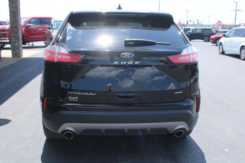 Ford Edge Vehicle Full-screen Gallery Image 04