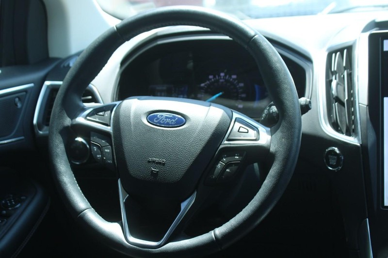 Ford Edge Vehicle Full-screen Gallery Image 11