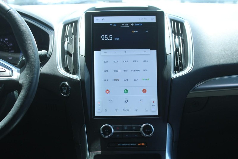 Ford Edge Vehicle Full-screen Gallery Image 12