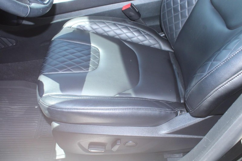 Ford Edge Vehicle Full-screen Gallery Image 15