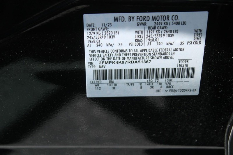Ford Edge Vehicle Full-screen Gallery Image 16