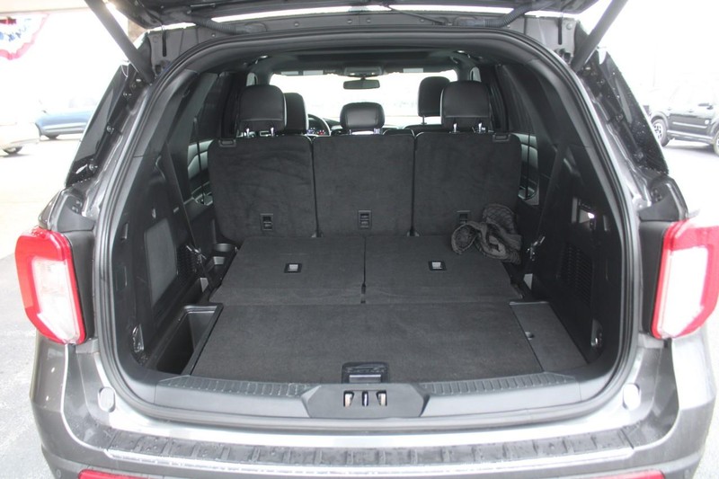 Ford Explorer Vehicle Full-screen Gallery Image 06