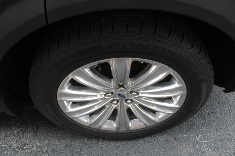 Ford Explorer Vehicle Full-screen Gallery Image 07