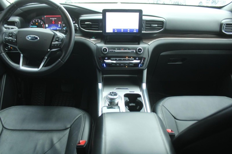Ford Explorer Vehicle Full-screen Gallery Image 09