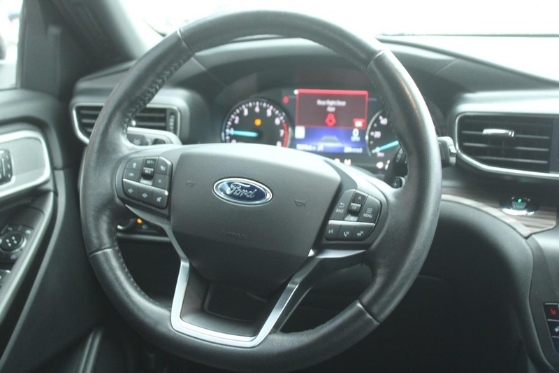 Ford Explorer Vehicle Full-screen Gallery Image 10
