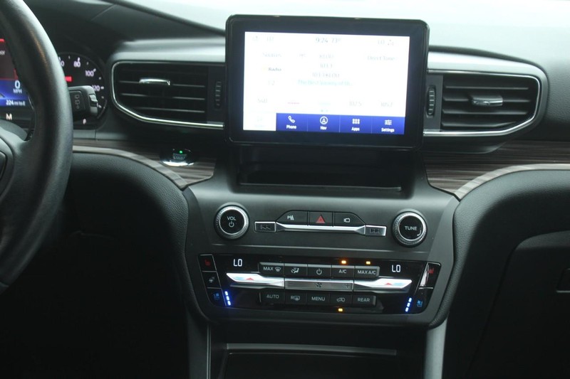 Ford Explorer Vehicle Full-screen Gallery Image 11