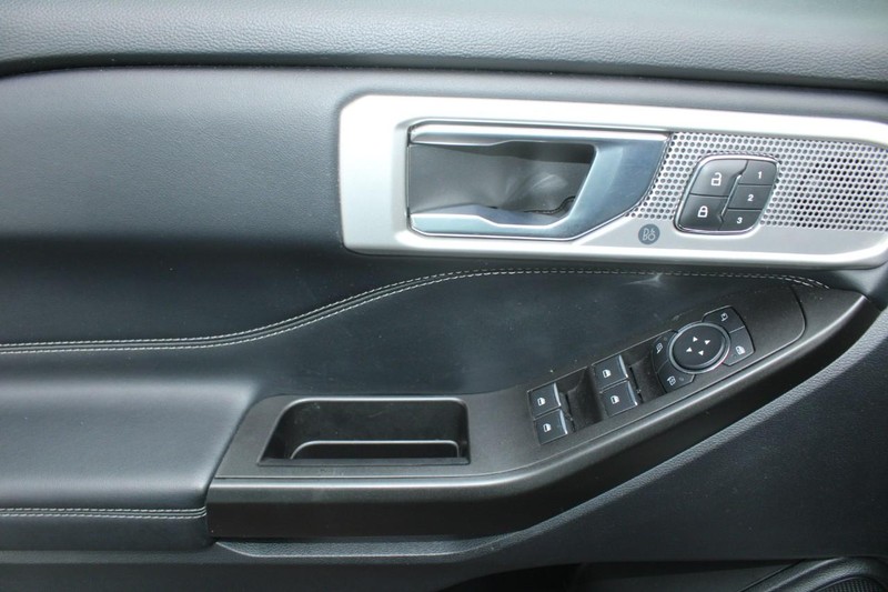 Ford Explorer Vehicle Full-screen Gallery Image 14