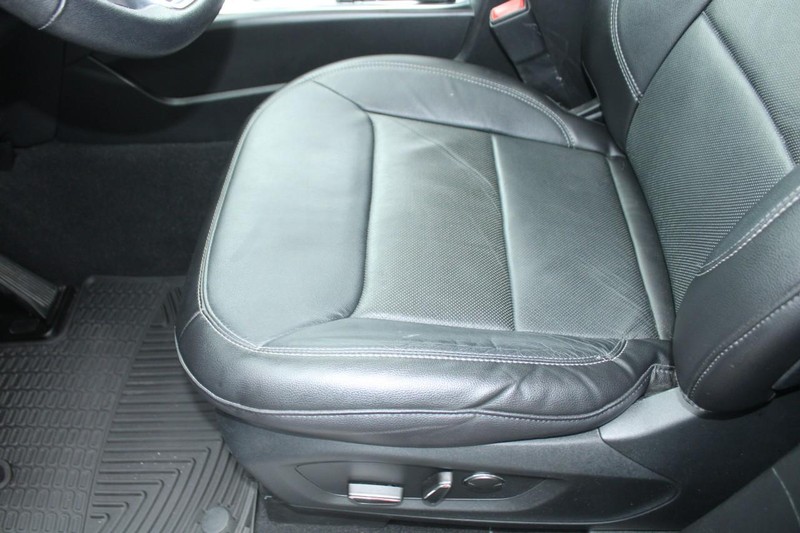 Ford Explorer Vehicle Full-screen Gallery Image 15