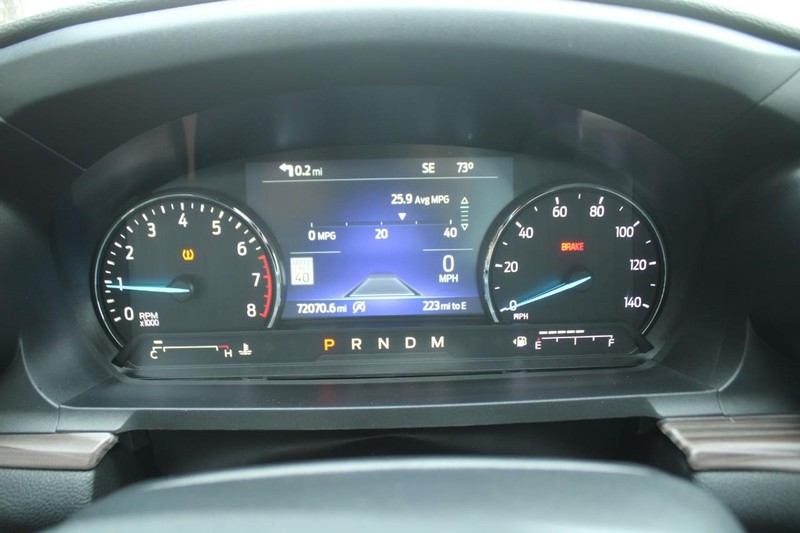 Ford Explorer Vehicle Full-screen Gallery Image 17