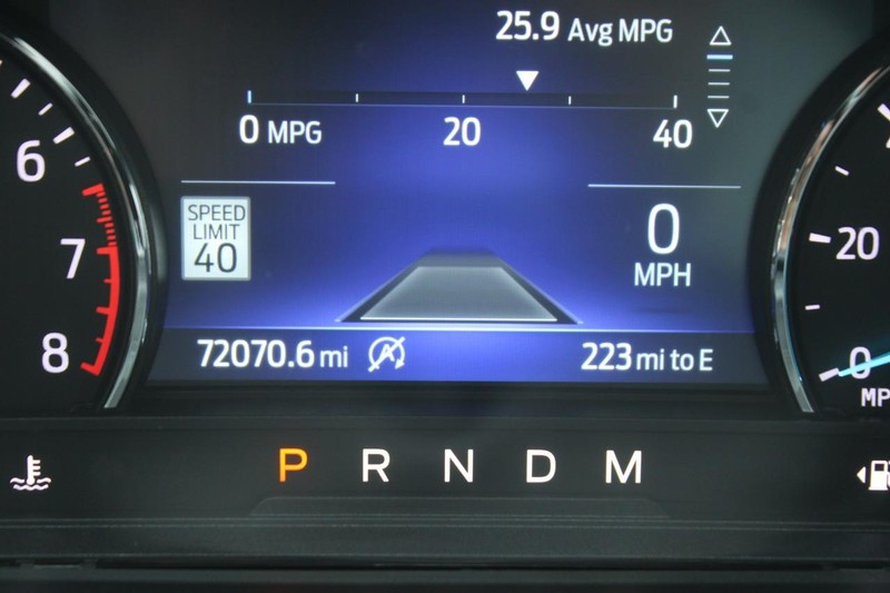 Ford Explorer Vehicle Full-screen Gallery Image 18