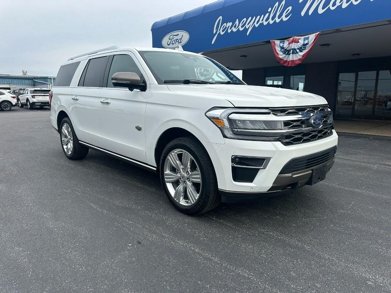 Ford Expedition Max Vehicle Full-screen Gallery Image 02