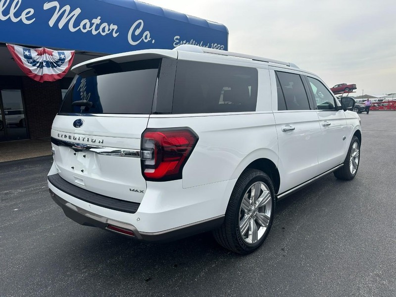 Ford Expedition Max Vehicle Full-screen Gallery Image 03