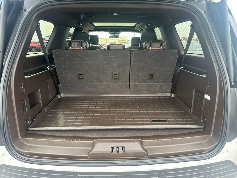 Ford Expedition Max Vehicle Full-screen Gallery Image 05