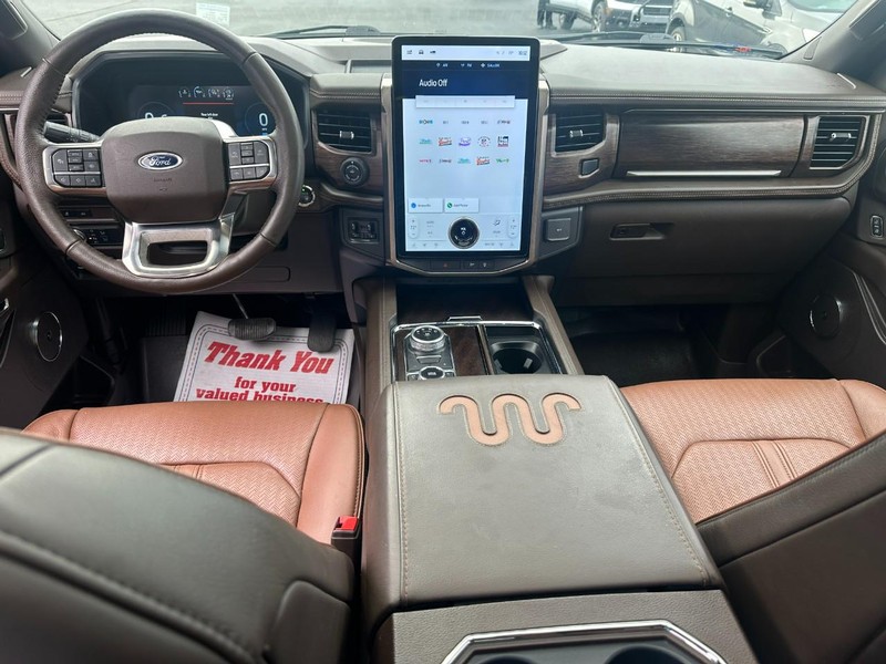 Ford Expedition Max Vehicle Full-screen Gallery Image 14