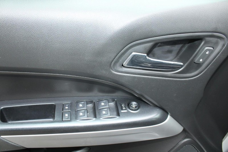 Chevrolet Colorado Vehicle Full-screen Gallery Image 14