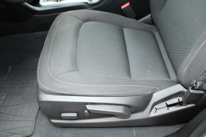 Chevrolet Colorado Vehicle Full-screen Gallery Image 15