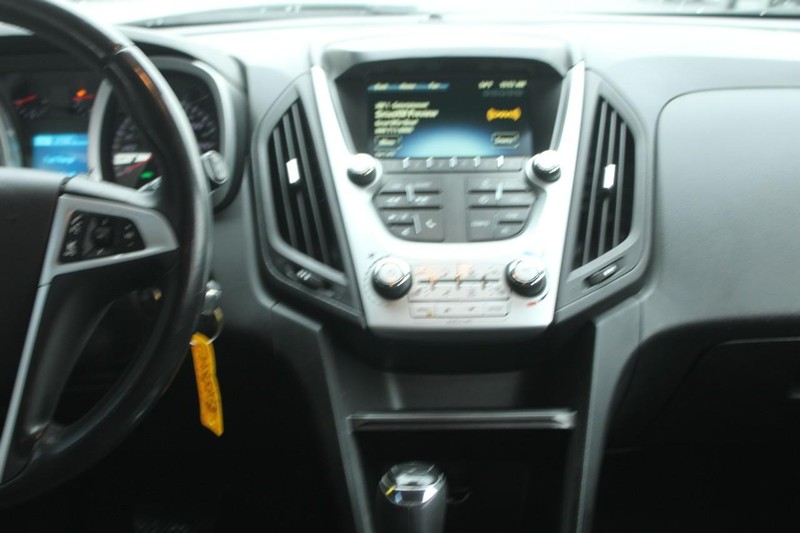 Chevrolet Equinox Vehicle Full-screen Gallery Image 12