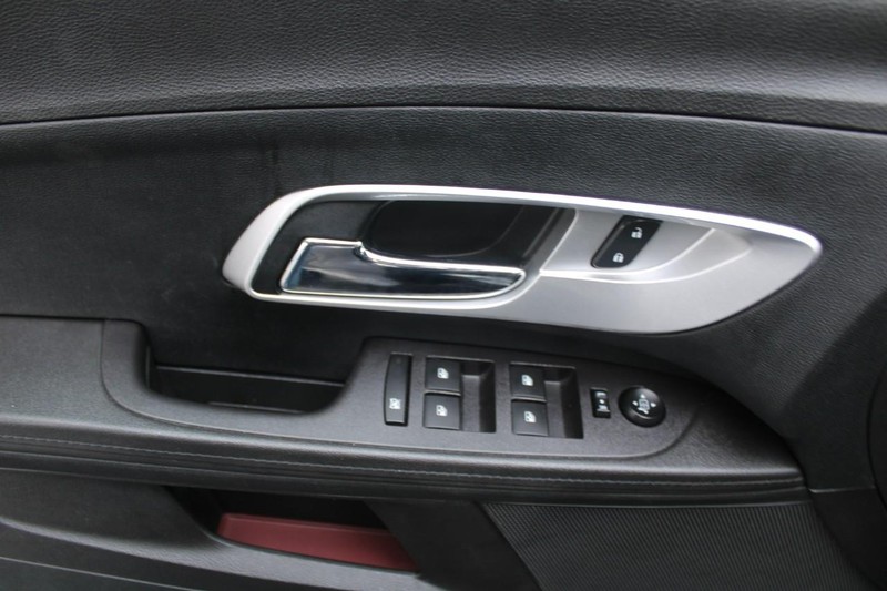 Chevrolet Equinox Vehicle Full-screen Gallery Image 14