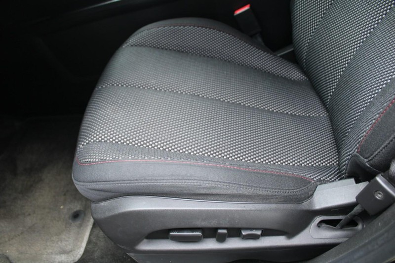 Chevrolet Equinox Vehicle Full-screen Gallery Image 15