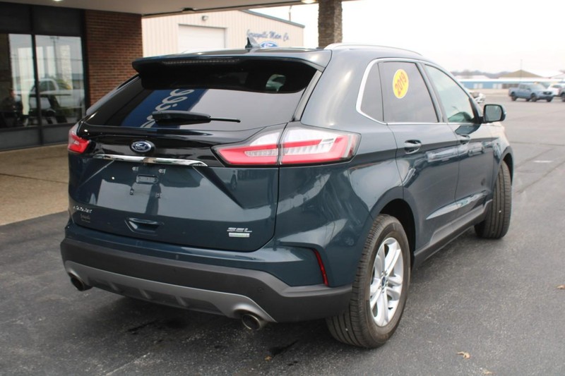 Ford Edge Vehicle Full-screen Gallery Image 03