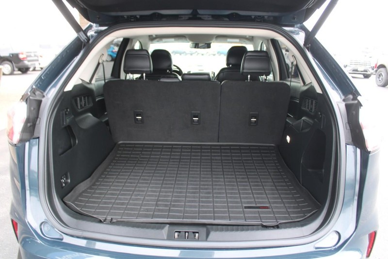 Ford Edge Vehicle Full-screen Gallery Image 06