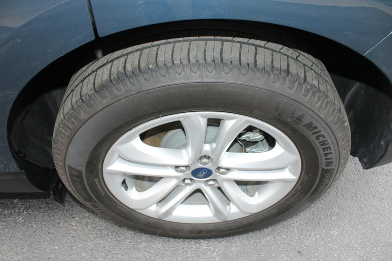 Ford Edge Vehicle Full-screen Gallery Image 07