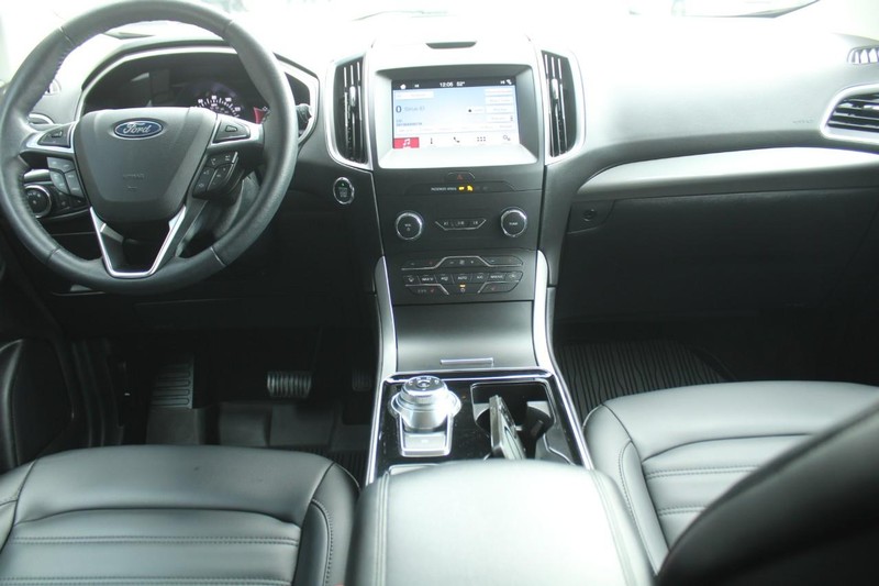 Ford Edge Vehicle Full-screen Gallery Image 10