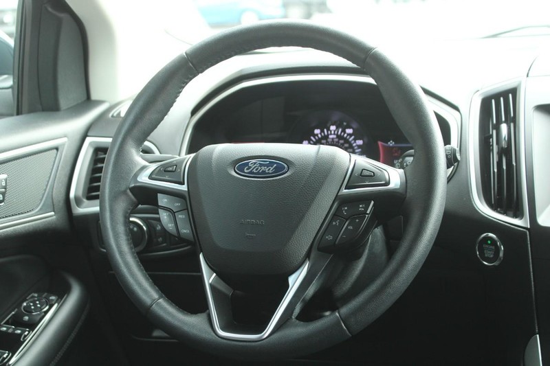 Ford Edge Vehicle Full-screen Gallery Image 11