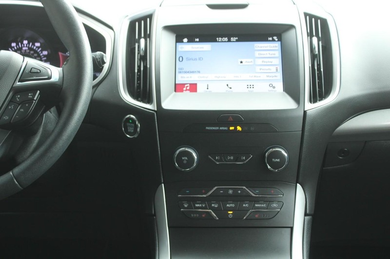 Ford Edge Vehicle Full-screen Gallery Image 12