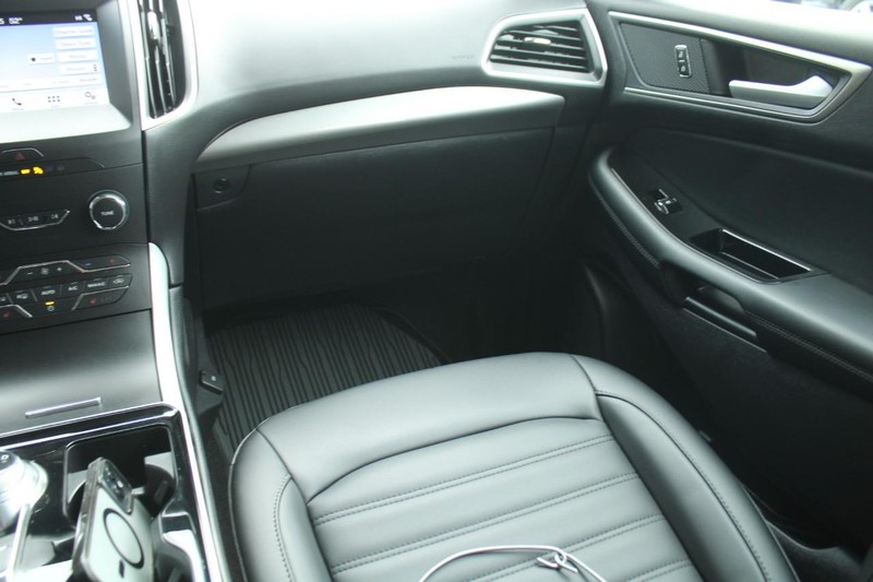 Ford Edge Vehicle Full-screen Gallery Image 13