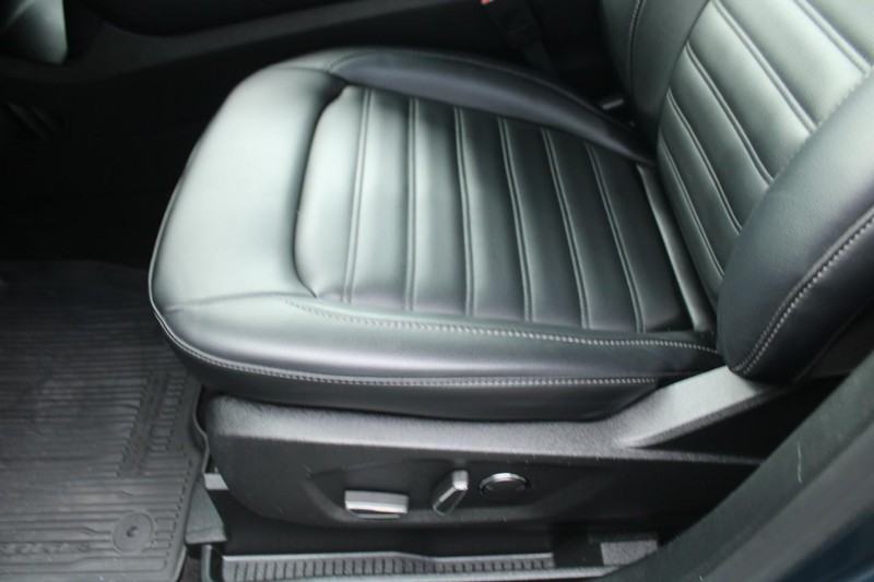 Ford Edge Vehicle Full-screen Gallery Image 15