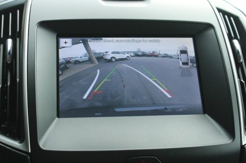 Ford Edge Vehicle Full-screen Gallery Image 19