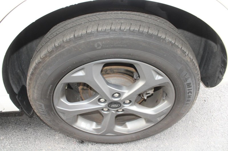 Ford Escape Vehicle Full-screen Gallery Image 07