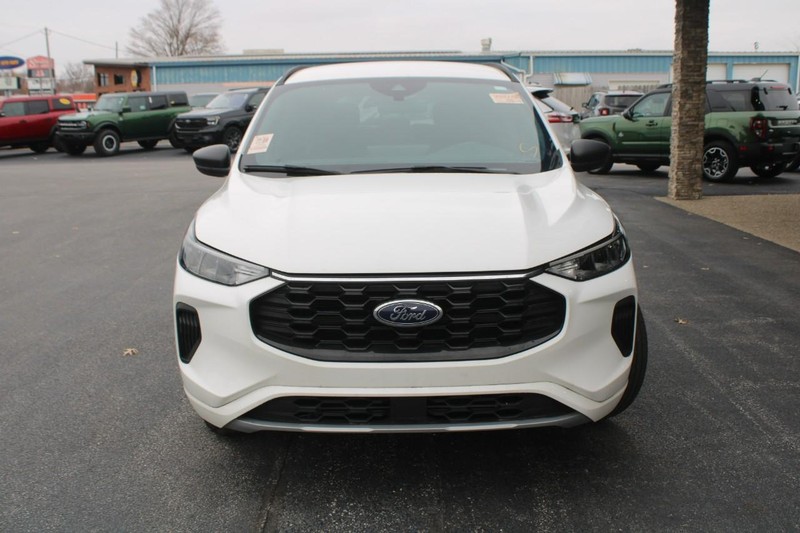 Ford Escape Vehicle Full-screen Gallery Image 08